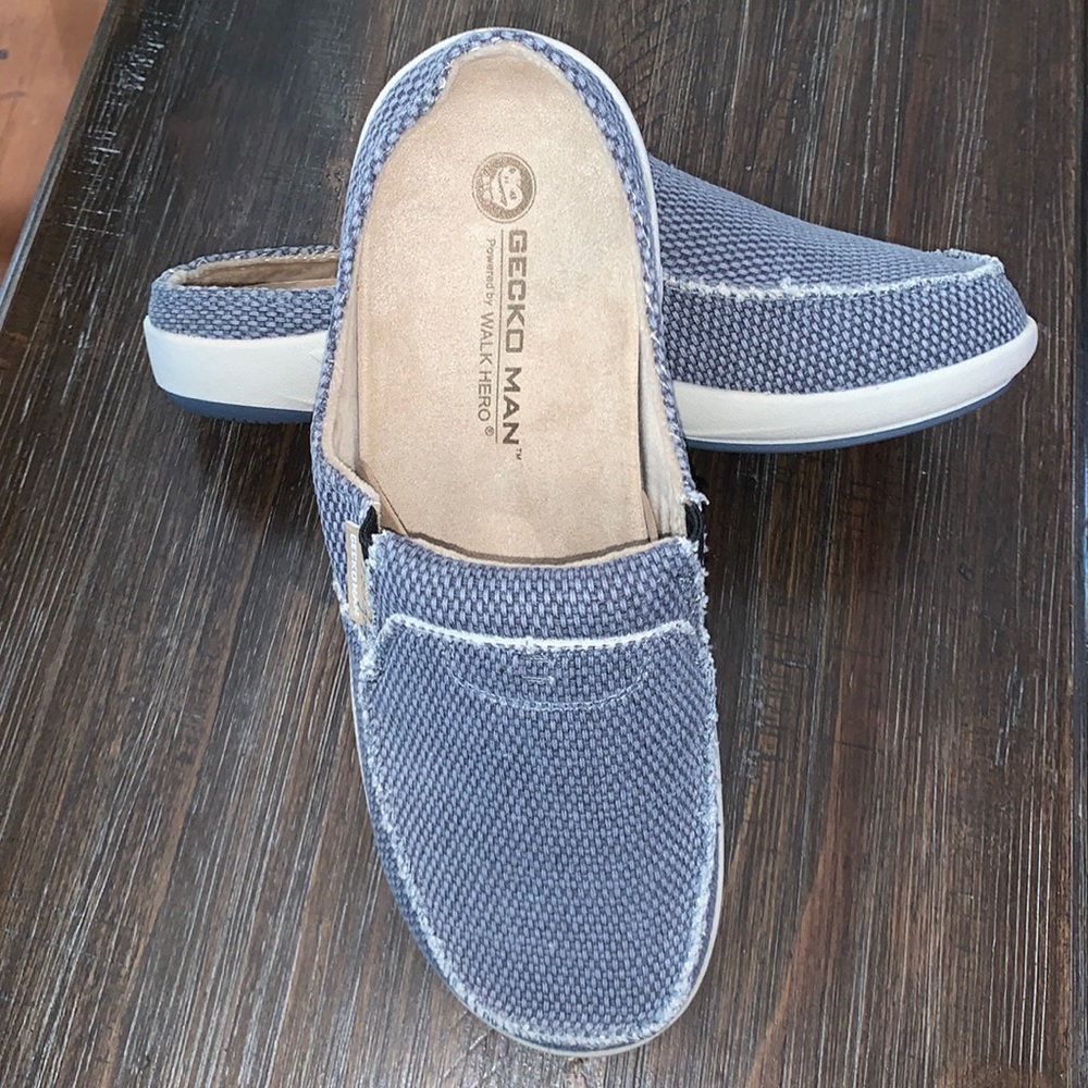 Gecko Man slip-one by Walk Hero